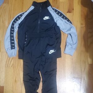 Nike Black and Gray Athletic Set